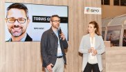 ISPO boss Tobias Gröber congratulates the prize winners at the ISPO AWARD 2017.