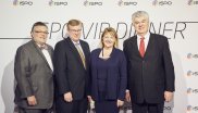 Larry Weindruch (NSSRA President & NSGA Director), Matthew D. Carlson (President & CEO NSGA), Mary Jean Labbe und David Labbe (Chairman of the Board NSGA)