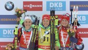 Often in the spotlight: Laura Dahlmeier with Justine Breiszas (left) and Marte Olsbu after her World Cup win in Slovenia – she’s wearing the yellow jersey of the Overall World Cup leaders.