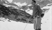 Der Trauerzug auf Tenzing Norgays Beerdigung 1986 war über einen Kilometer lang. Kein Wunder: In Tibet war Norgay ein Volksheld. Gemeinsam mit dem Neuseeländer Edmund Hillary war der Sherpa 1953 der erste Mensch auf dem Gipfel des Mount Everest. Reich wurde der 1914 geborene Norgay dadurch aber nie. Noch nach seiner Pensionierung arbeitete er als Reiseleiter für US-Agenturen.