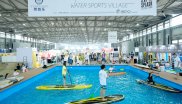 Not a headstand, but standing tall though. Plenty of visitors took the oppurtunity to test the SUP boards 