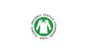 Der Global Organic Textile Standard (GOTS) gilt als weltweit führender Standard für die Verarbeitung von Textilien aus biologisch erzeugten Naturfasern. Er berücksichtigt bei der Ökologie-Prüfung alle Schritte von den Ausgangsfasern bis zum Endprodukt. Auch die Lieferkette wird überprüft, nicht jedoch die Löhne der Angestellten.