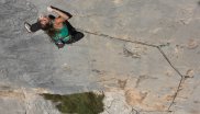 Whether climbing or bouldering: Barbara Zangerl convinces at the rock.