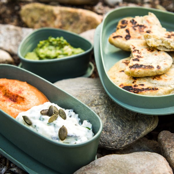 Perfekt für Outdoor: Drei Dips und Fladenbrot aus der Pfanne | ISPO.com
