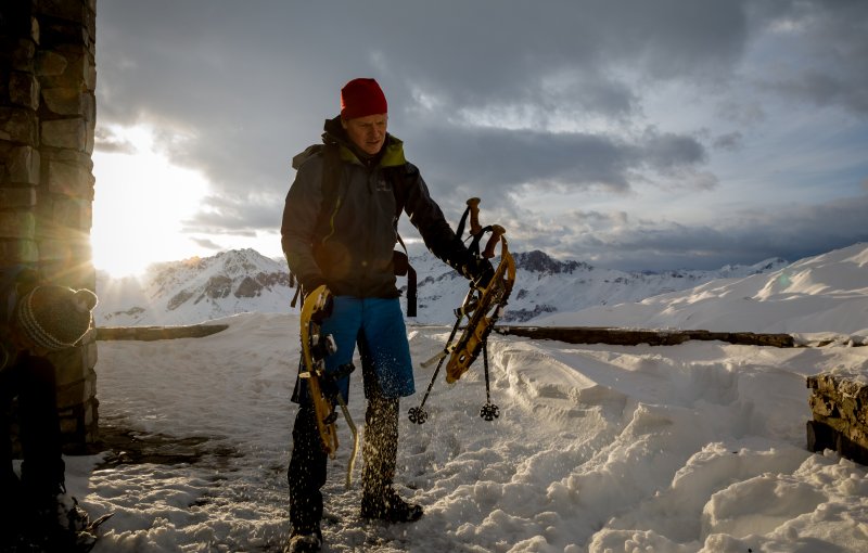 Putting on snowshoes