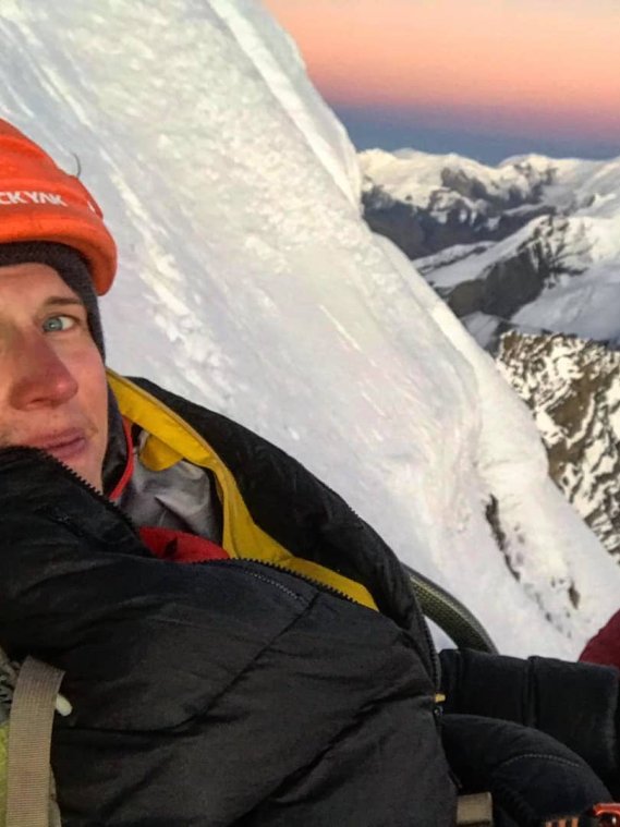 Jost Kobusch beim Gipfel-Selfie am Amotsang