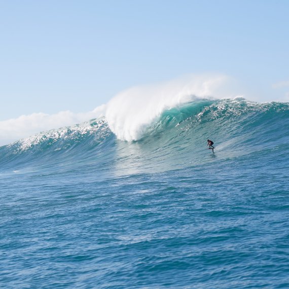 Big Waves in Nazaré. Kai Lenny gehört in allen Surf-Arten zur Weltspitze