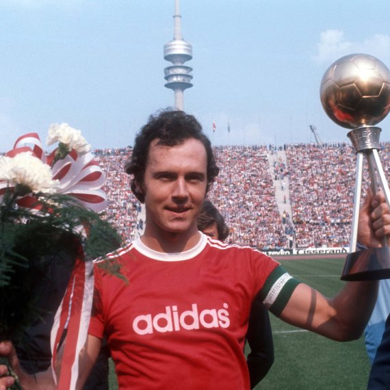 Franz Beckenbauer en 1976: Ese año se proclamó Campeón de Europa, Ganador de la Copa de Europa, Ganador de la Copa Intercontinental y Futbolista del Año en Alemania y Europa.