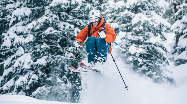 Freerider Matthias Haunholder mit Sweet-Protection-Helm in Action