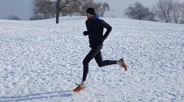 Sebastian Hallmann, Sieger beim Münchner Wings for Life World Run 2017, trainiert in jedem Wetter – gerade das Laufen in Schnee bietet neue Reize.