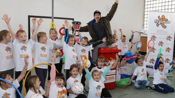 Felix Neureuther, hier in Penzberg, macht Kinder "fit4future".