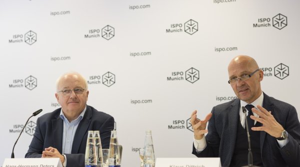 Hans-Hermann Deter, Managing Director of Sport 2000 (left) and Klaus Dittrich, Chairman of the Board of Management of Messe München GmbH