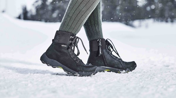 This boot is made for walking: The last and sole of the "Solus" model are shaped for long walks in the snow. The boot provides everything a winter shoe needs: water-repellent properties, fleece lining and with the MICHELIN Winter Compound a sole that cuts a good figure both in light winter use and in autumn.