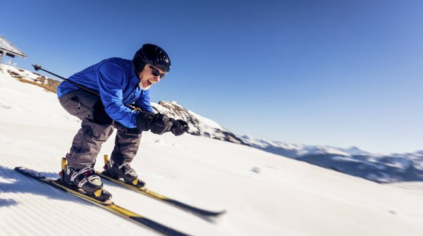 Wintersport ist laut der Studie 65Plus bis ins hohe Alter beliebt.