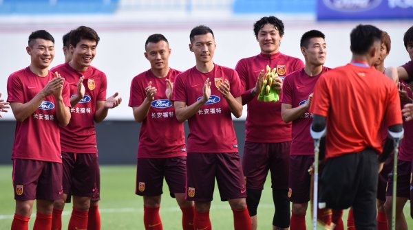 Chinas Fußball-Meisterteam von Guangzhou Evergrande beim Training.