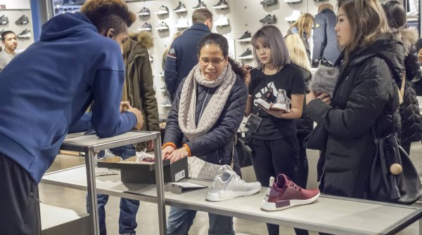 Laufschuhe kaufen: Beratung bleibt der Trumpf im Sportfachhandel.