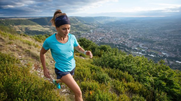 Trend 4, trail running has come to stay: For the majority of runners, the experience of nature is more important than measurable results (according to Salomon, this is the case for 72 percent of runners). Off the beaten track, trail running offers just that: off the noise of the city, nature provides the varied and challenging ambience for a real running experience.