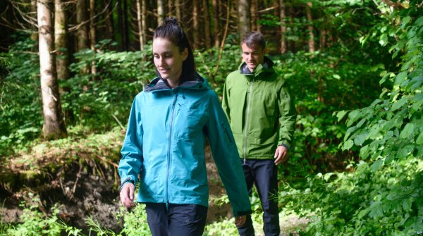 Ein Hiking-Trip durch die Natur hilft beim Abschalten, bestenfalls lässt man dabei den Alltagstrott einfach hinter sich.