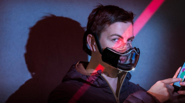 Microsfere's Athlete's Mask filters the breathing air and extracts data about the user's health.