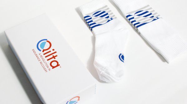 Die Socken und Waden-Sleeves von Qilta unterstützen die Regeneration nach dem Sport. 