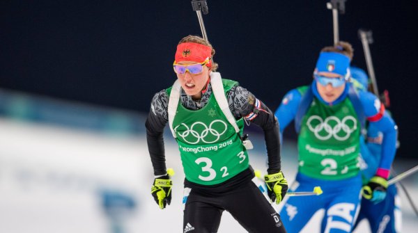 Credit: Imago Laura Dahlmeier wird bei Olympia künftig auch vor Allianz-Werbebanden laufen.