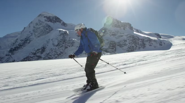 Echte Multitalente sind die Bludan Crossblades: Die gleich drei Funktionen verbinden: Mit wenigen Handgriffen sind sie von steigfähigen Schneeschuhen zu Mini-Skiern für die Abfahrt oder gleitenden Lösungen für ebenes Gelände umgewandelt.