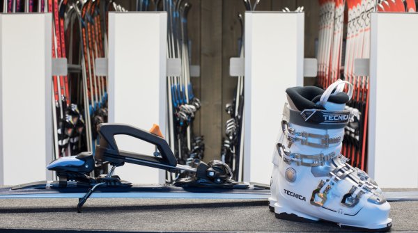 Innovation for ski rental and ski shop: The SkiClicker from No More Boots.