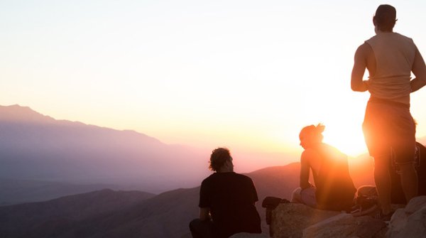 Outdoor-Erlebnis bei Sonnenuntergang