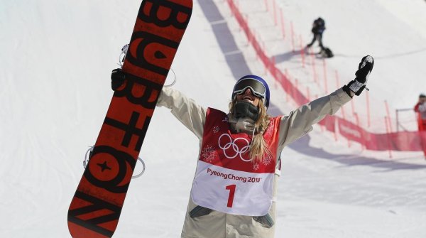 Anna Gasser jubelt nach ihrem Gold-Run bei den Olympischen Spielen 2018 in Pyeongchang. 