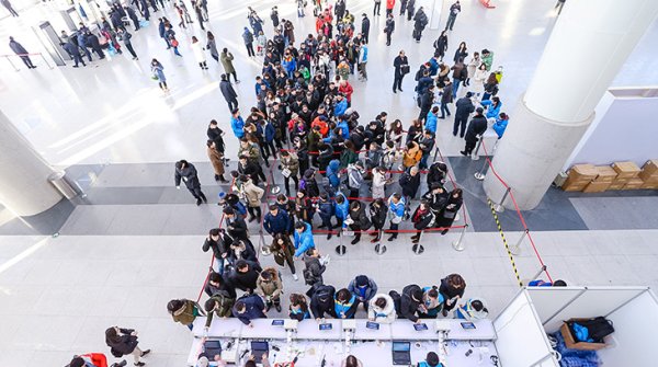 Visitors at entrance of ISPO Beijing