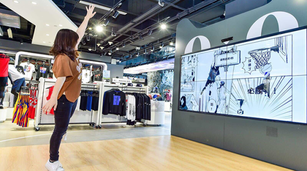 Together with the Alibaba B2C platform Tmall, Intersport has opened a stationary store with many digital features in Beijing.