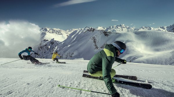 Elan ist ein slowenischer Sportartikelhersteller mit Fokus auf Wintersportausrüstung.