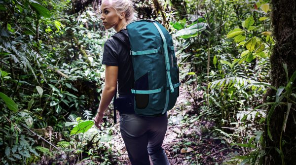 Gewann auf der ISPO Munich 2019 den ISPO Award in Gold: Der Atrack ST, ein neuer wasserdichter Travelrucksack speziell für Frauen. 