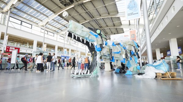 The first eye-catcher at OutDoor by ISPO is the plastic monster, which was created from waste from the outdoor industry.