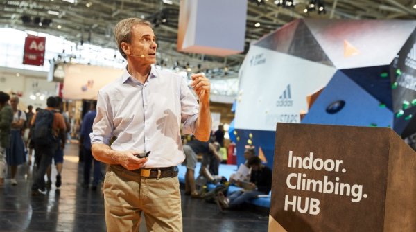 Marco Scolaris sprach im Indoor Climbing Hub der OutDoor by ISPO.