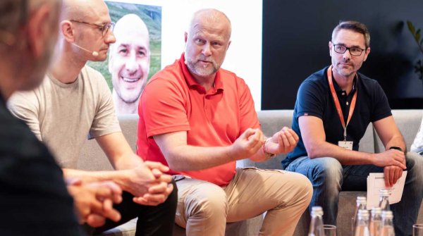 Auf dem VDS-Symposium diskutierten Arne Strate, Frank Geisler und Tobias Gröber (v.l.n.r.) die Bedeutung von Outdoor für den Sportfachhandel.