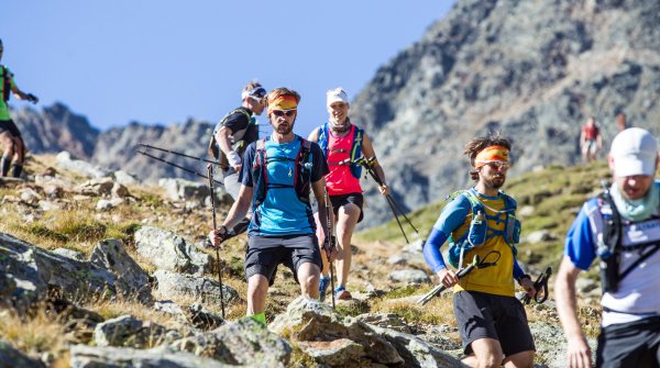 Der Transalpine Run ist mit 890 Euro Teilnahmegebühr pro Person kein billiger Spaß.