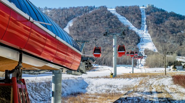 Yabuli Ski Resort with cable car in China