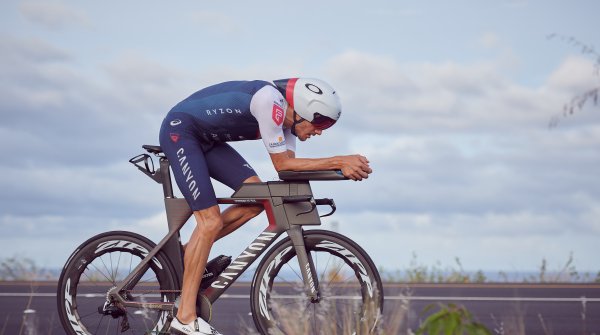 Triathlete Jan Frodeno on the bike course in Hawaii 2019