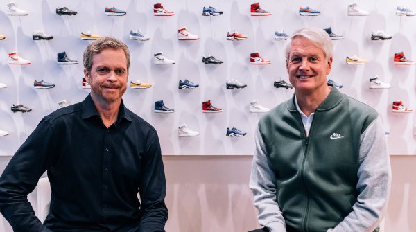 Mark Parker (li.) und sein Nacholger John Donahoe