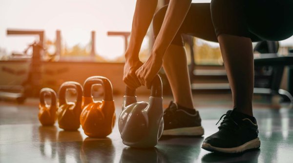 Die Kettlebell und die Wiederentdeckung von funktionellem Ganzkörpertraining - Vom russischen Jahrmarkt ins Fitnessstudio