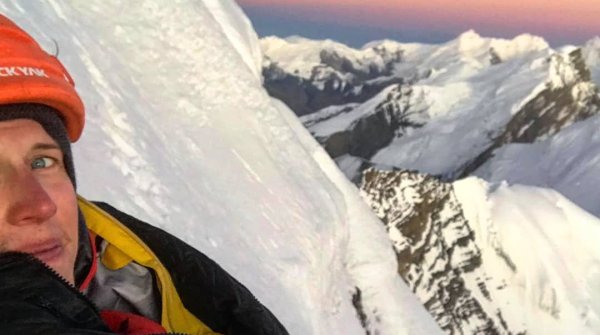 Jost Kobusch beim Gipfel-Selfie am Amotsang