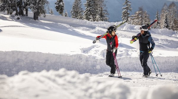 Komperdell produziert unter anderem Rückenprotektoren, Skistöcke und Schneeschuhe.