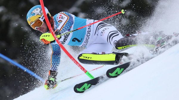 Schon früh ist klar: Seine größte Stärke hat Neureuther im Slalom. In der Disziplin gelingt ihm 2006/2007 auch die erste Platzierung auf dem Podest im Weltcup-Rennen in Beaver Creek.