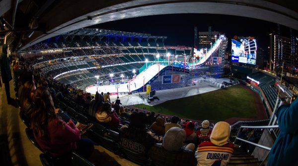 Eindrucksvolle Kulisse: Die Big-Air-Schanze im SunTrust Park, dem Baseball-Stadion Atlantas.