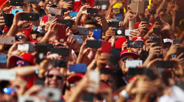 Apps und andere digitale Angebote im Stadion werden von Fans gerne angenommen.