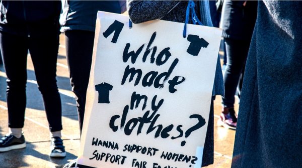 „Who made my clothes?“ Faire Arbeitsbedingungen gehören zu den Forderungen der Fashion Changers. 