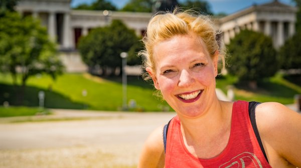 Kletterin und Läuferin Kathrin braucht bei ihren Sporteinkäufen Beratung