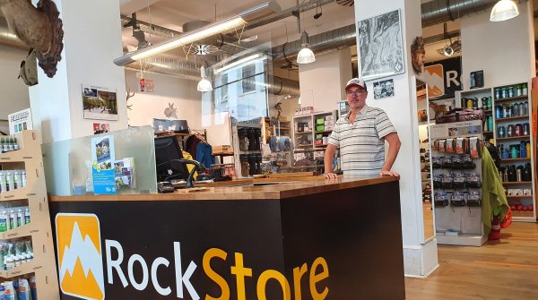 Karl Picard vom Rockstore Wuppertal: „Beim Lockdown haben wir allen Mitarbeitern versichert, dass wir sie halten werden, und das Kurzarbeitergeld auf 100 % aufgestockt.“ 