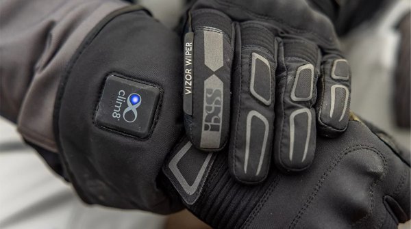 A glove with the clim8 technology from ixs